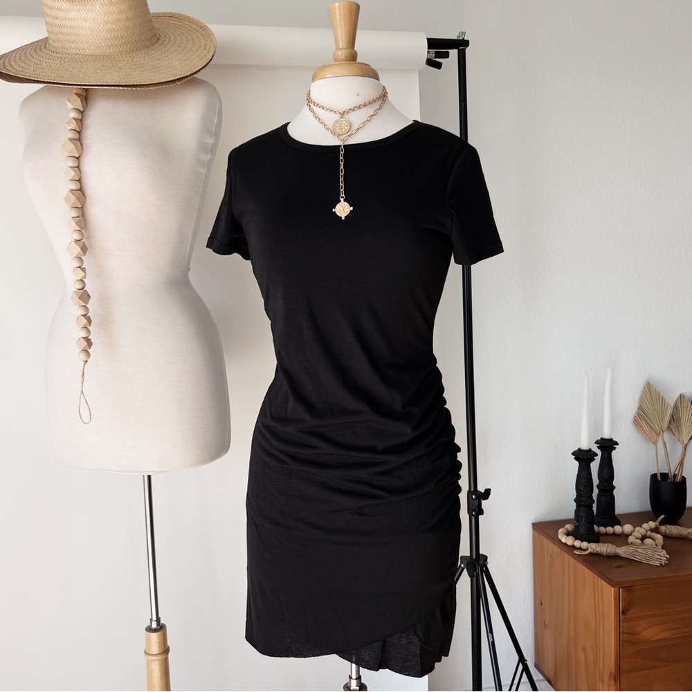 SOLD ❌ SHORT SLEEVE BLACK BASIC DRESS - Picture 1 of 7